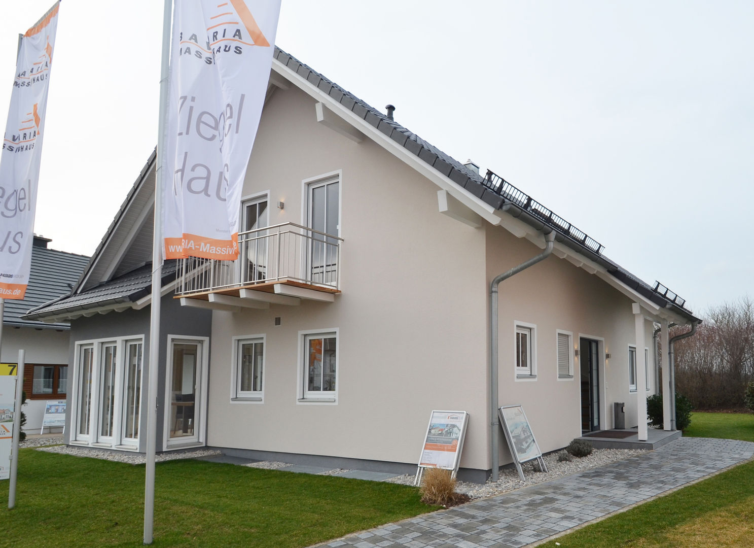 Musterhaus Poing Bavaria, Skapetze Lichtmacher Skapetze Lichtmacher Maisons modernes