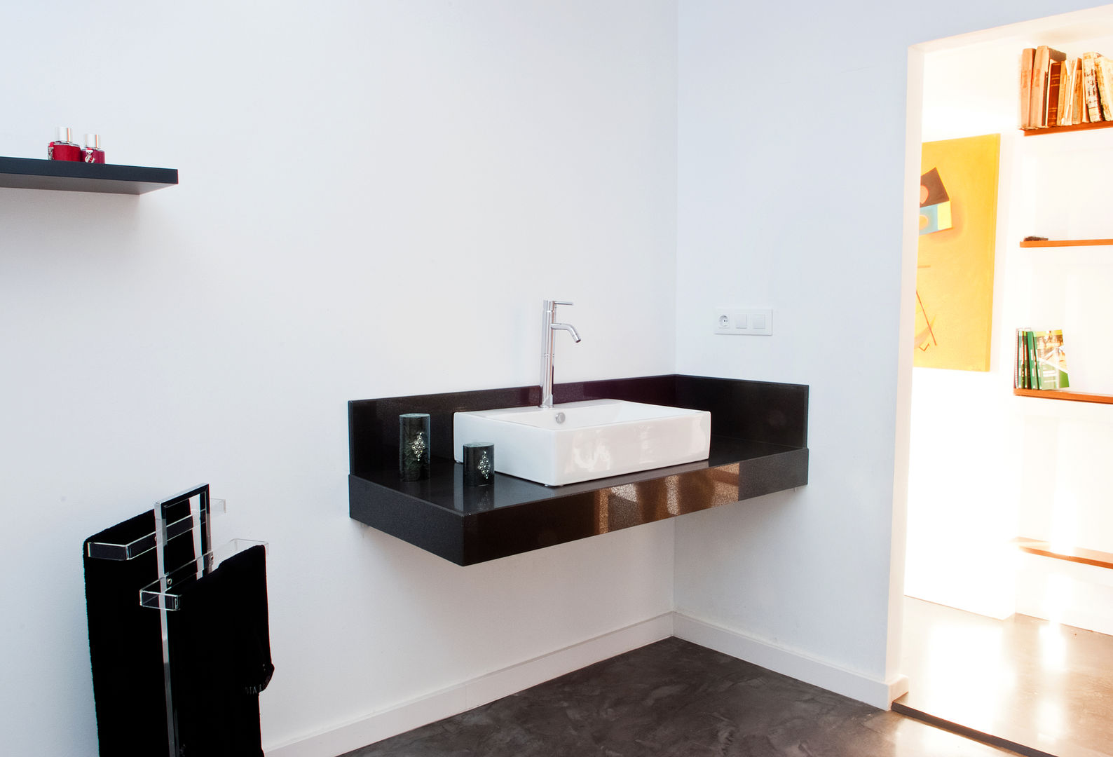 homify Modern style bathrooms