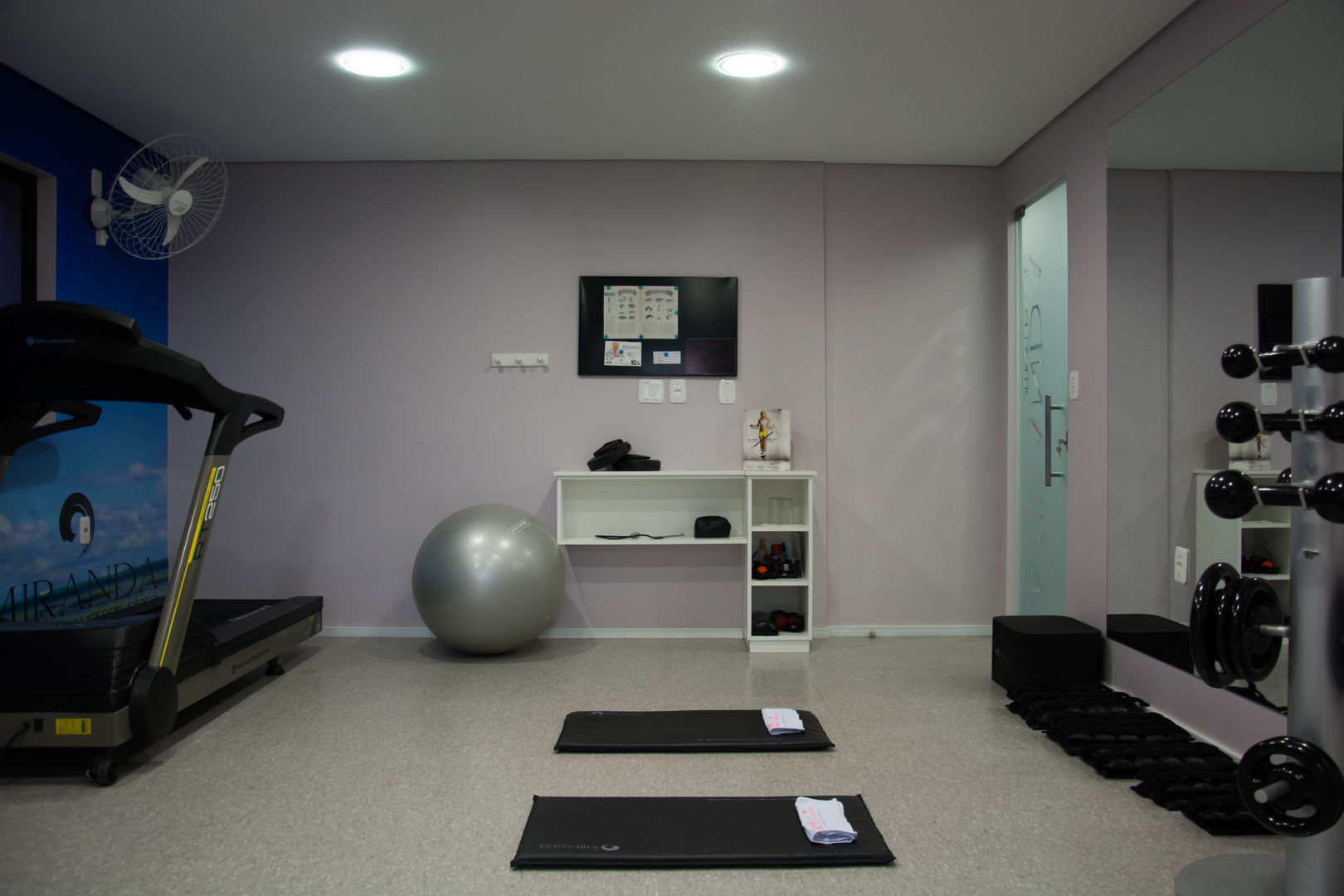 homify Modern Fitness Odası