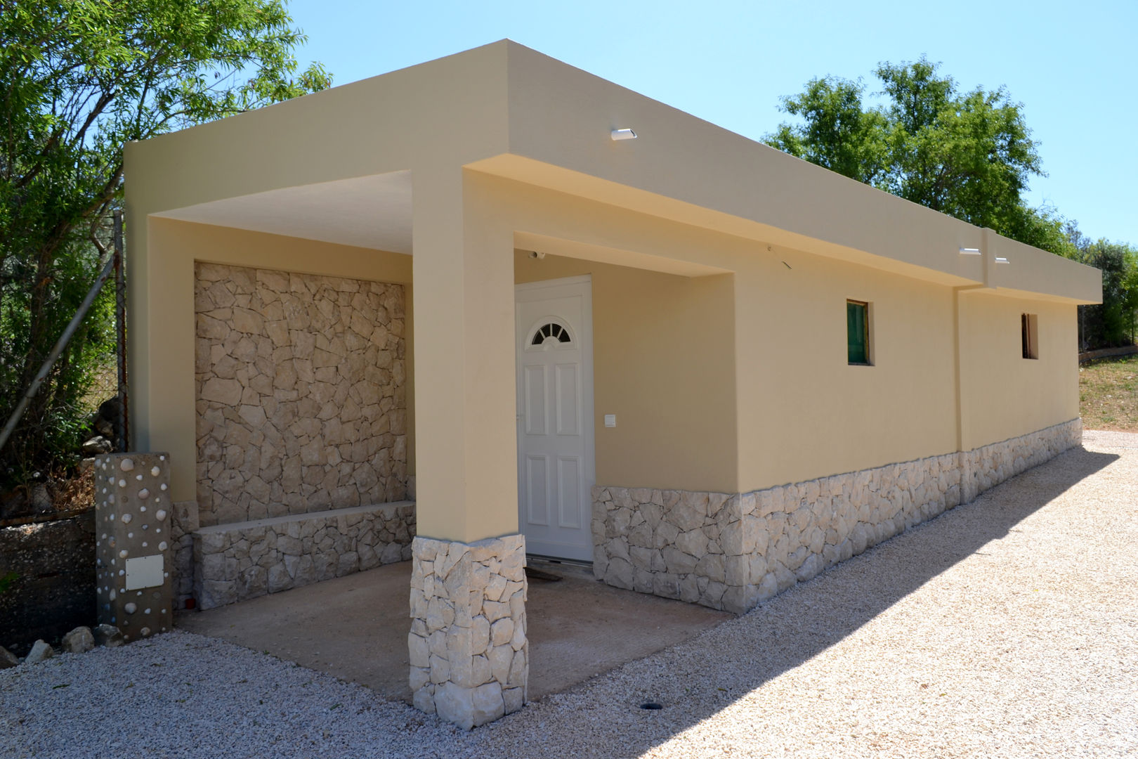 Facade Renovation / Repairing Cracks RenoBuild Algarve Rustic style house