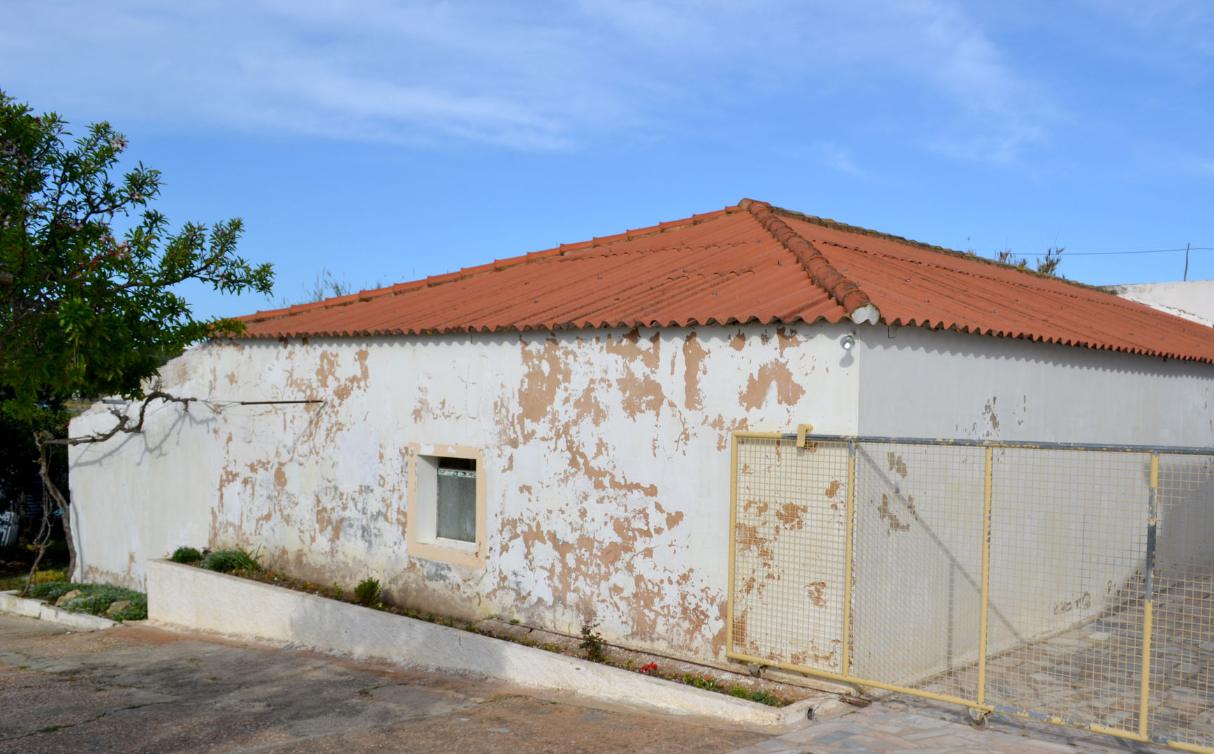 Facade Renovation / Repairing Cracks RenoBuild Algarve Mediterranean style houses