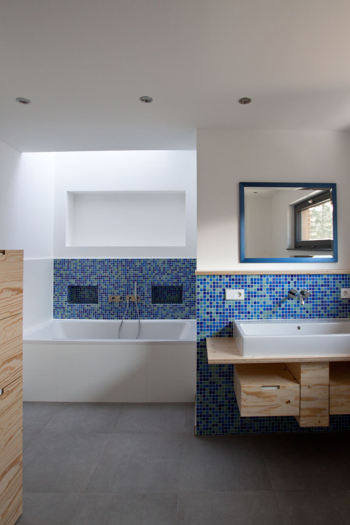 homify Modern Banyo