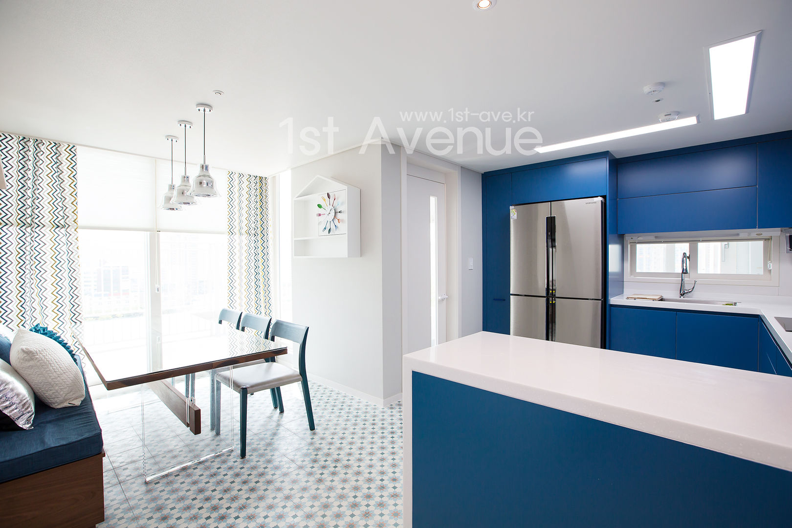 감각적인 패턴과 이국적인 감성으로 꾸며진 하남 탑층 아파트 인테리어 , 퍼스트애비뉴 퍼스트애비뉴 Cocinas de estilo moderno