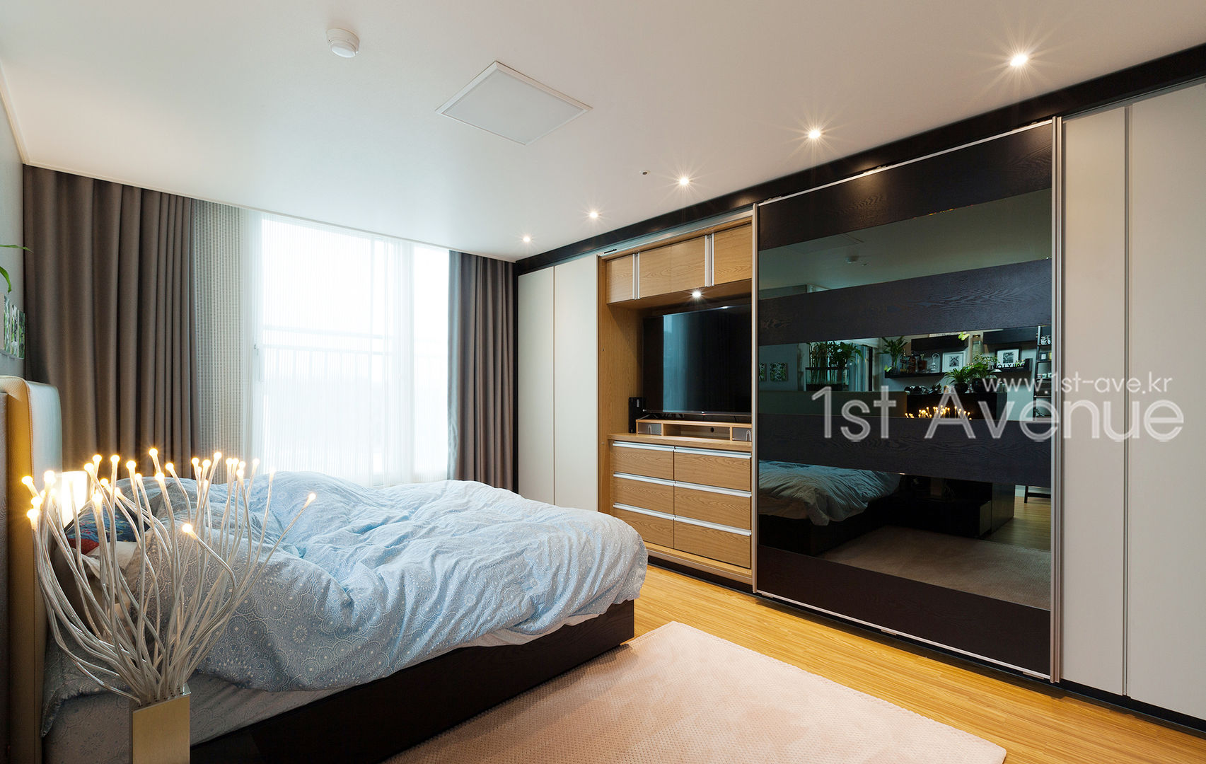 감각적인 패턴과 이국적인 감성으로 꾸며진 하남 탑층 아파트 인테리어 , 퍼스트애비뉴 퍼스트애비뉴 Modern style bedroom