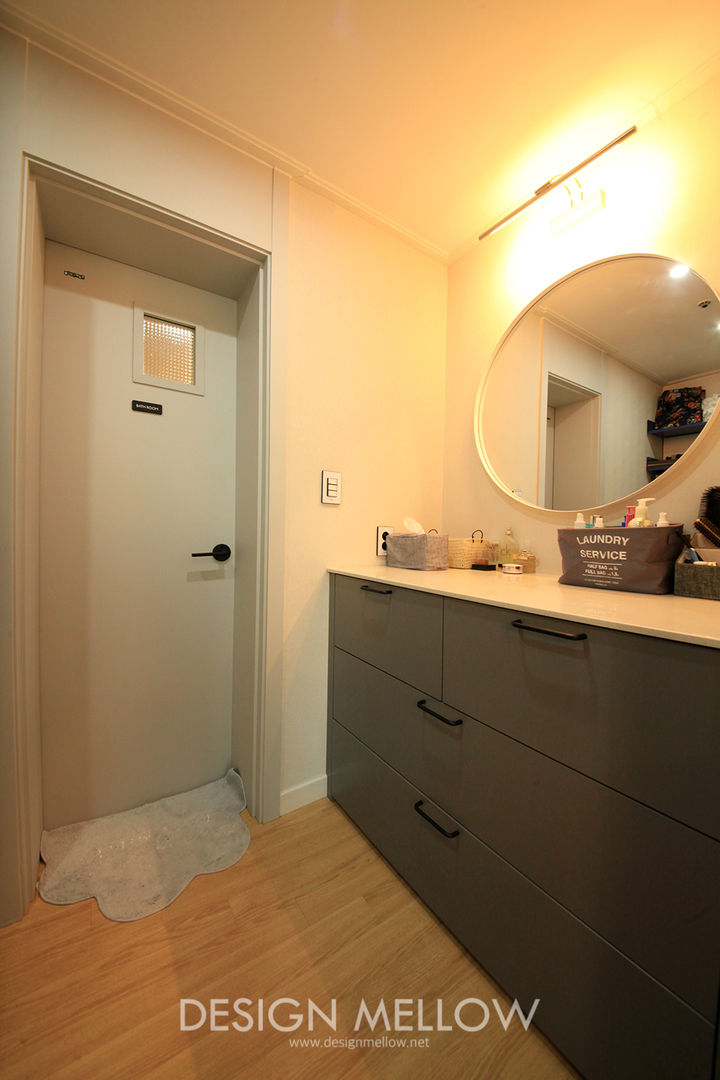 homify Modern dressing room