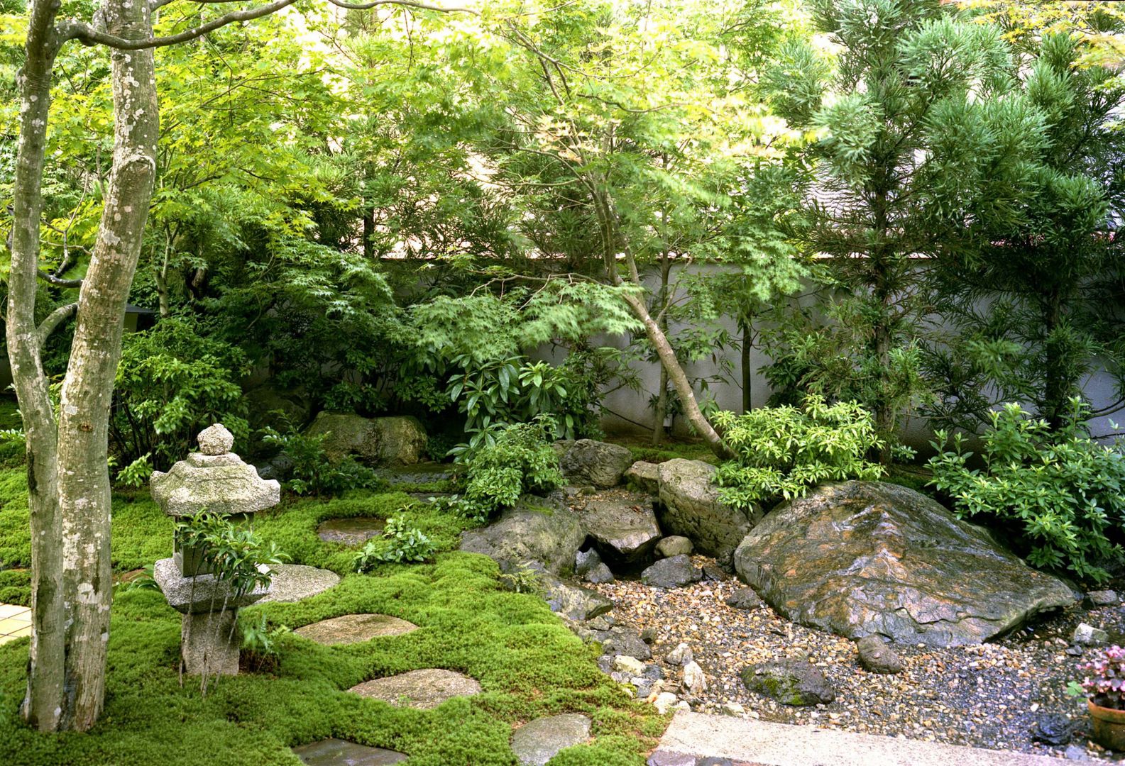 街中で自然を感じる庭, Enatsu Garden Architect / 江夏庭苑事務所 Enatsu Garden Architect / 江夏庭苑事務所 Garden