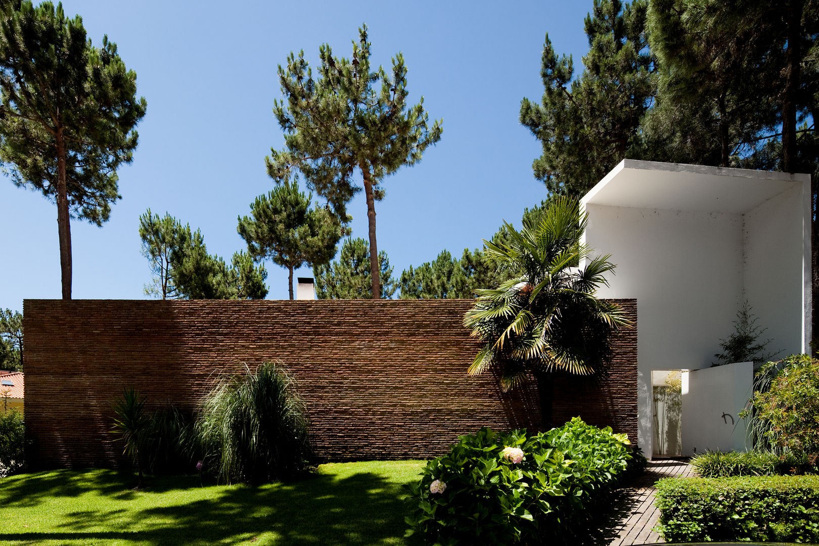 Habitação Unifamiliar na Aroeira, Cândido Chuva Gomes - Arquitectos, Lda Cândido Chuva Gomes - Arquitectos, Lda Minimalist houses