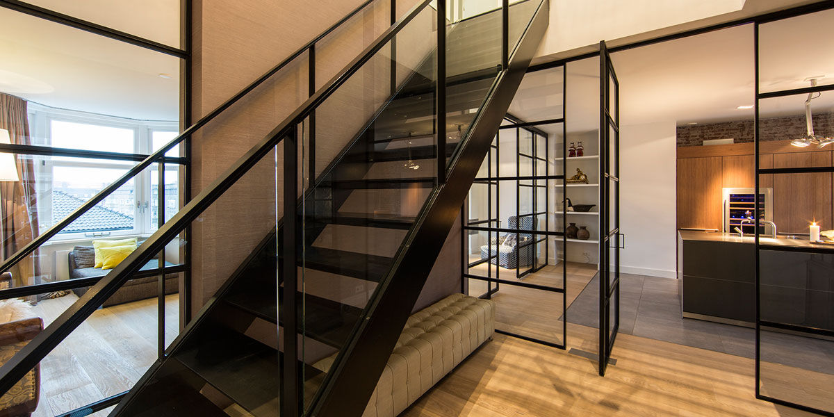 RENOVATIE APPARTEMENT AMSTERDAM, DENOLDERVLEUGELS Architects & Associates DENOLDERVLEUGELS Architects & Associates Ingresso, Corridoio & Scale in stile classico