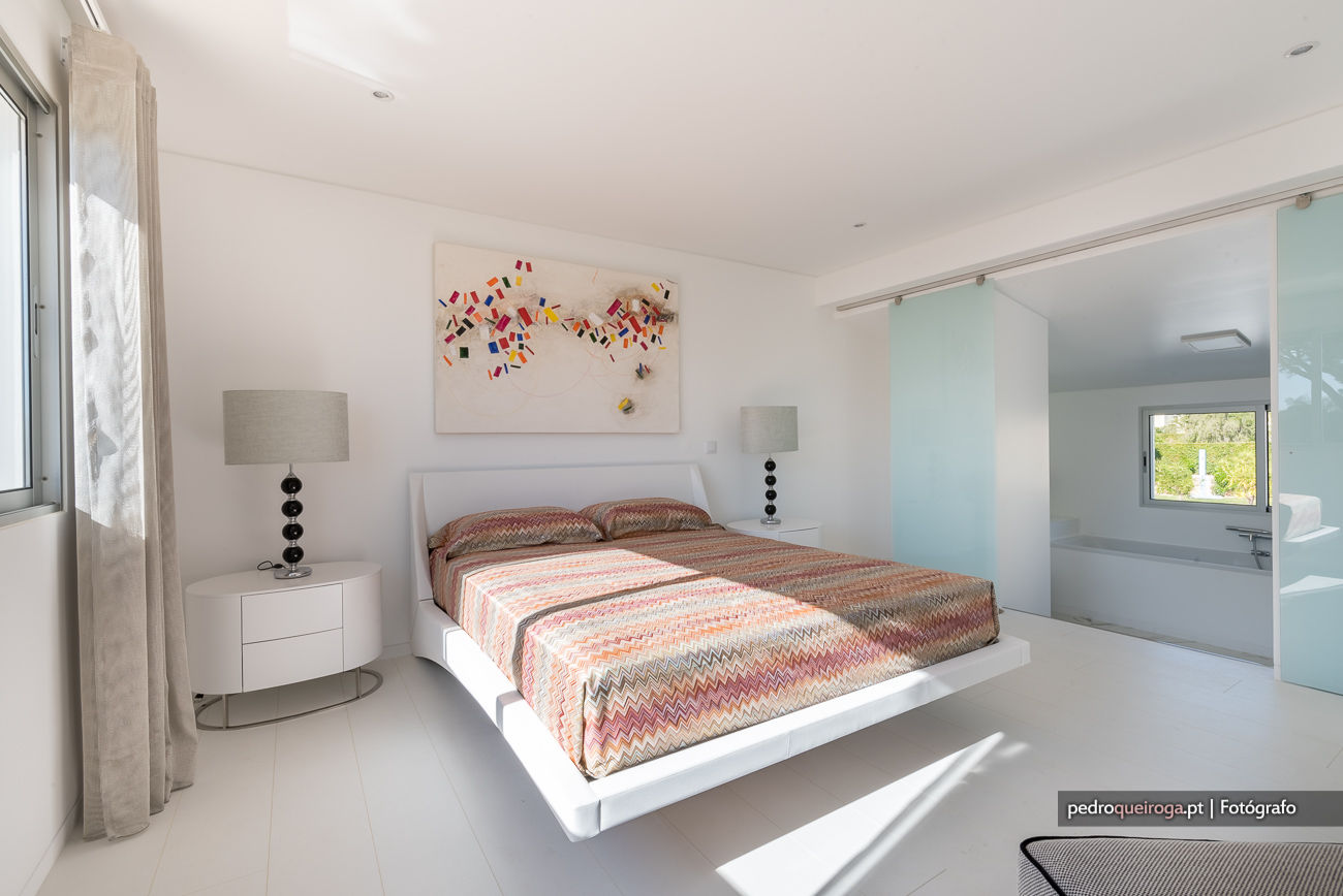 homify Modern style bedroom