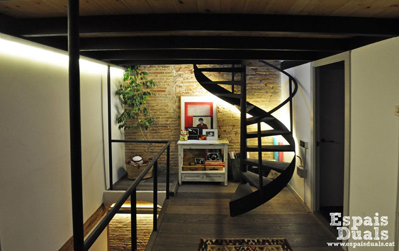 TAQ, Espais Duals Espais Duals Rustic style corridor, hallway & stairs