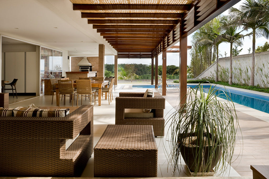 Residência Brasília - DF, DG Arquitetura + Design DG Arquitetura + Design Balcones y terrazas de estilo moderno