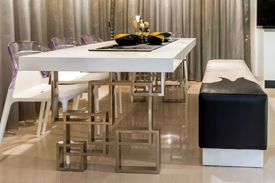 RBK evi Lapta/ Girne, Şölen Üstüner İç mimarlık Şölen Üstüner İç mimarlık Modern dining room Tables