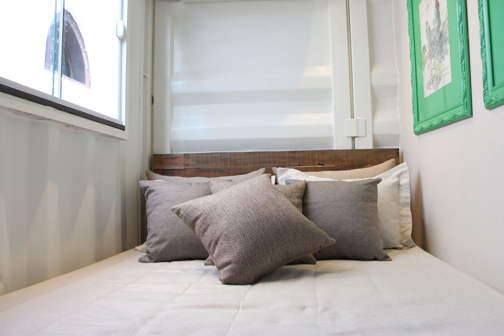 MEU RANCHO CONTAINER, AD ARQUITETURA E DESIGN AD ARQUITETURA E DESIGN Rustic style bedroom Wood Wood effect