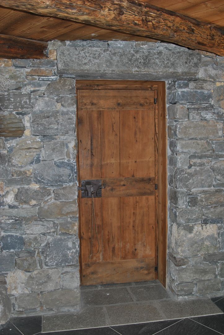 Case di montagna , Sangineto s.r.l Sangineto s.r.l Rustic style windows & doors Wood Wood effect