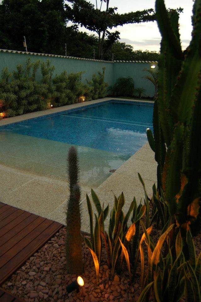 Luar de Búzios, Gisele Ribeiro Arquitetura Gisele Ribeiro Arquitetura Eclectic style pool Ceramic