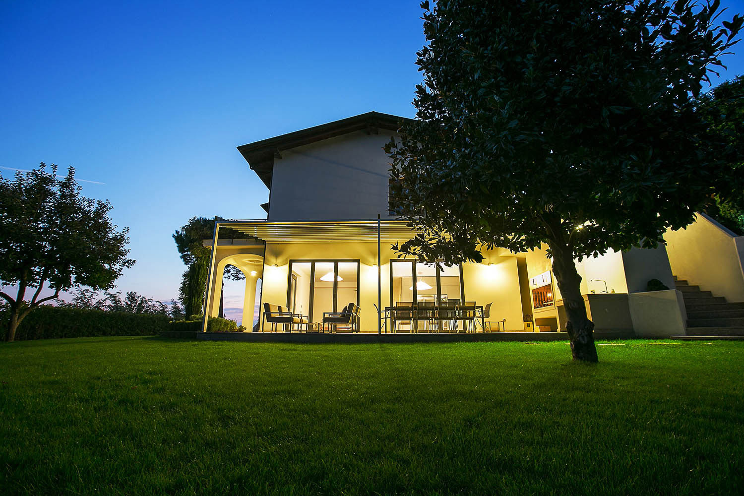 homify Minimalist balcony, veranda & terrace