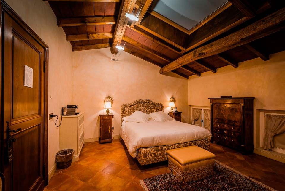 Torre dei Canonici, Angelo De Leo Photographer Angelo De Leo Photographer Rustic style bedroom Beds & headboards