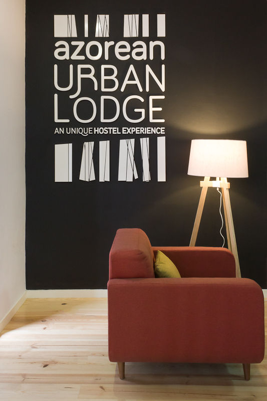 Azorean Urban Lodge, ARCO mais - arquitectura e construção ARCO mais - arquitectura e construção 러스틱스타일 거실