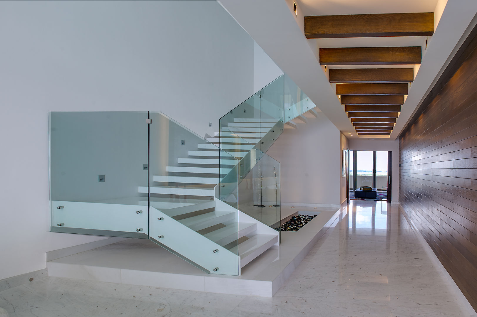 Pent-house LAHIA, Art.chitecture, Taller de Arquitectura e Interiorismo 📍 Cancún, México. Art.chitecture, Taller de Arquitectura e Interiorismo 📍 Cancún, México. Pasillos, vestíbulos y escaleras de estilo moderno