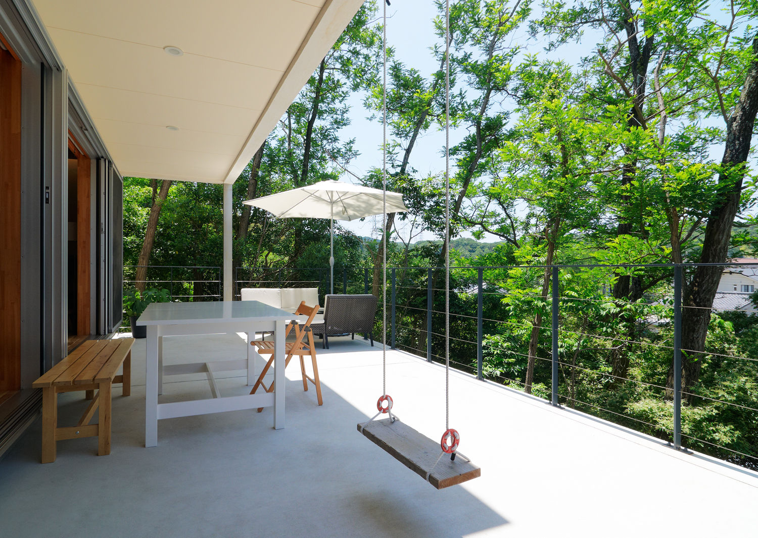 T-house, coil松村一輝建設計事務所 coil松村一輝建設計事務所 Balcones y terrazas de estilo ecléctico