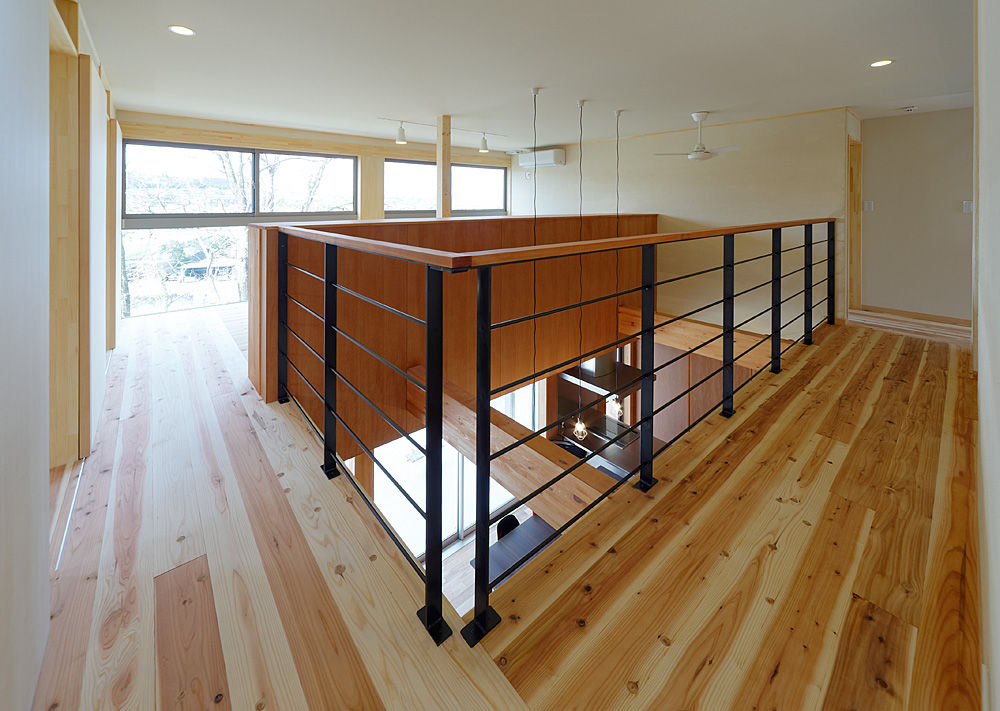 T-house, coil松村一輝建設計事務所 coil松村一輝建設計事務所 Eclectic style corridor, hallway & stairs