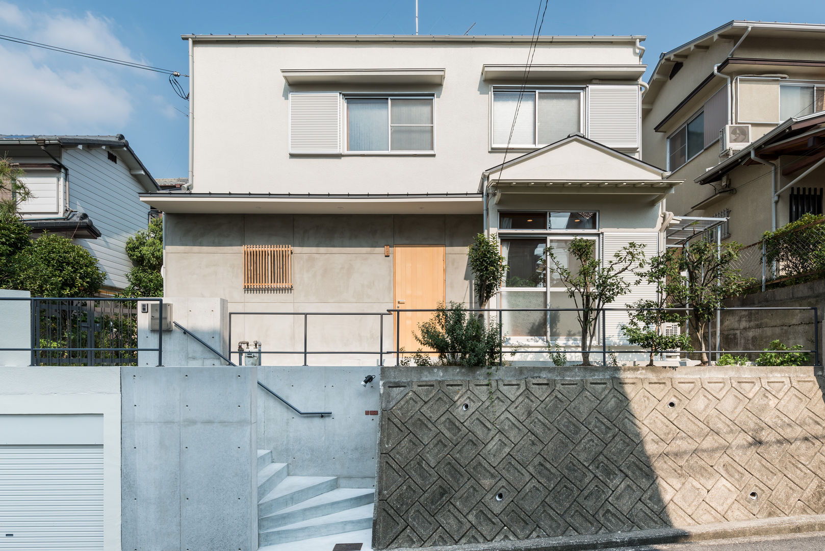 Re：M-house, coil松村一輝建設計事務所 coil松村一輝建設計事務所 Casas ecléticas