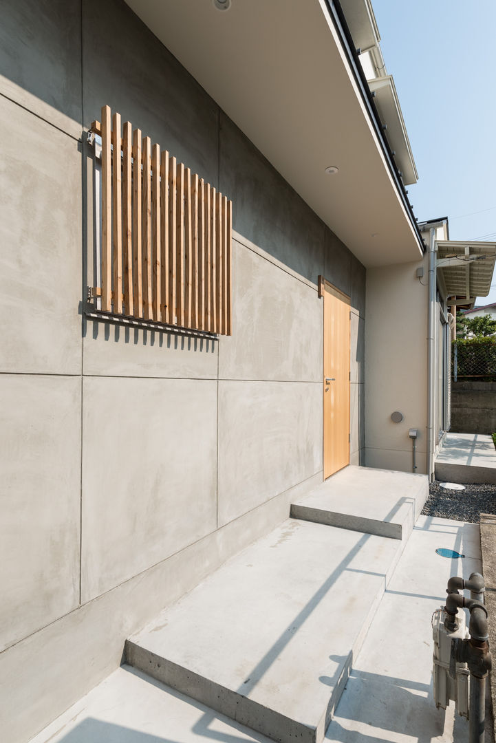 Re：M-house, coil松村一輝建設計事務所 coil松村一輝建設計事務所 Nhà phong cách chiết trung