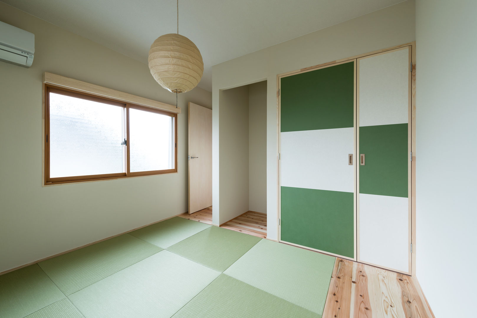 Re：M-house, coil松村一輝建設計事務所 coil松村一輝建設計事務所 Eclectic style bedroom