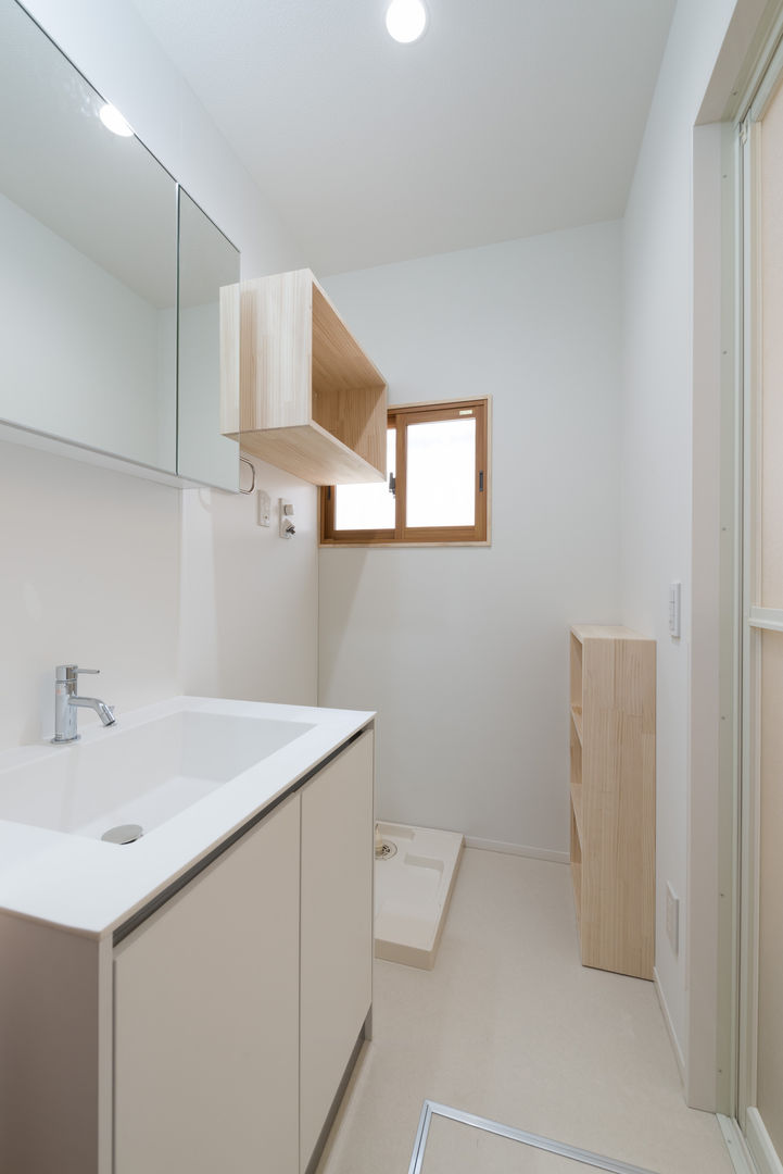 Re：M-house, coil松村一輝建設計事務所 coil松村一輝建設計事務所 Eclectic style bathroom