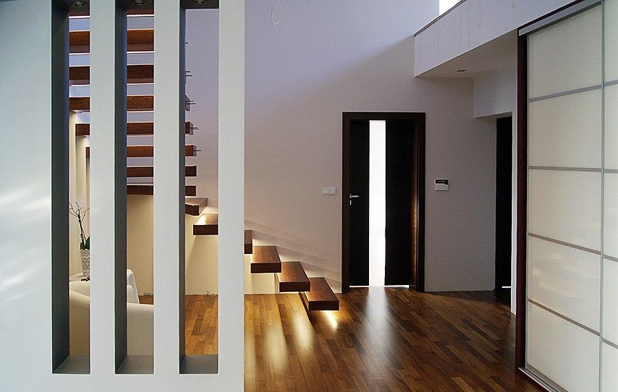 homify Modern Corridor, Hallway and Staircase