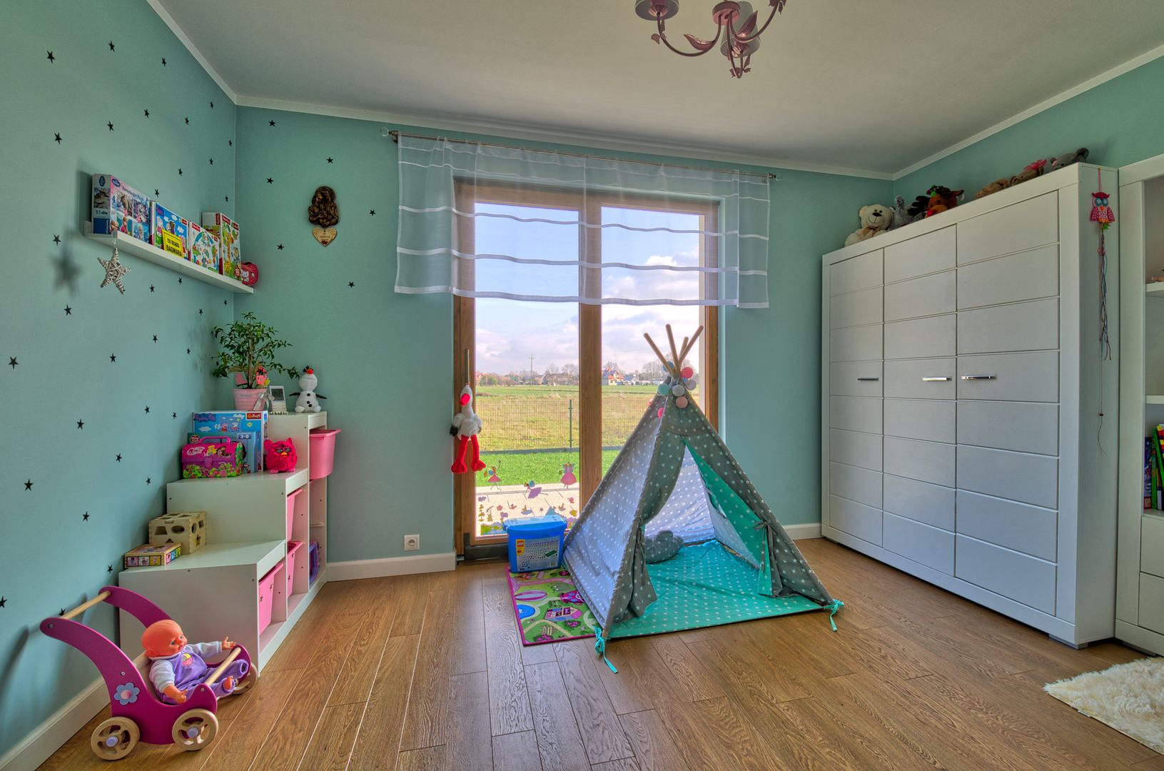 homify Modern nursery/kids room