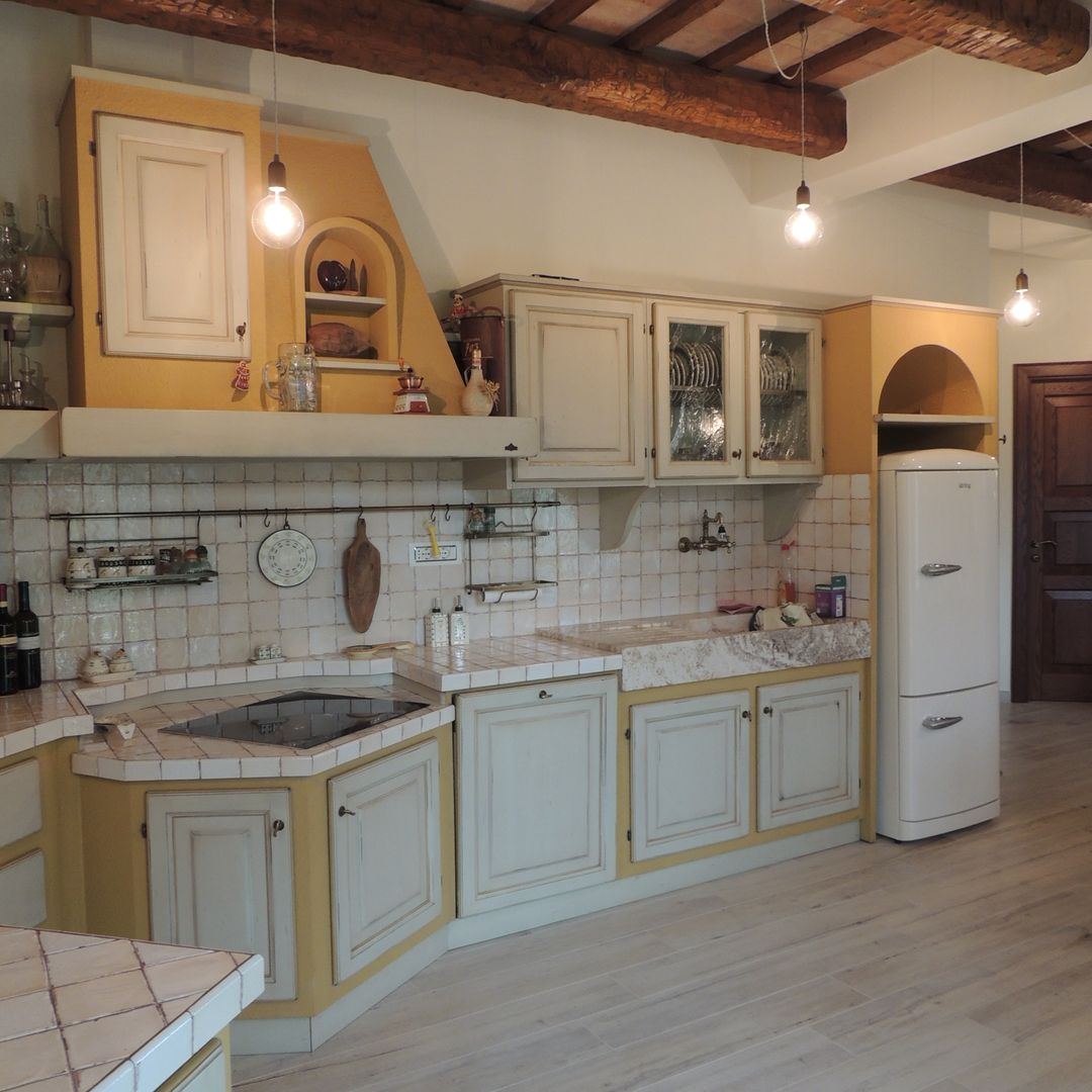 Abitazione ristrutturata in stile rustico/moderno, Nadia Moretti Nadia Moretti Rustic style kitchen