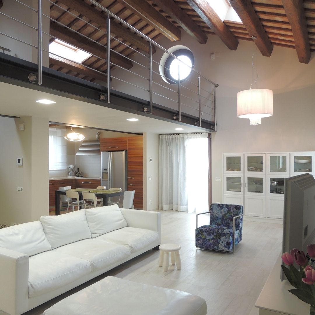 Abitazione ristrutturata in stile rustico/moderno, Nadia Moretti Nadia Moretti Modern Living Room
