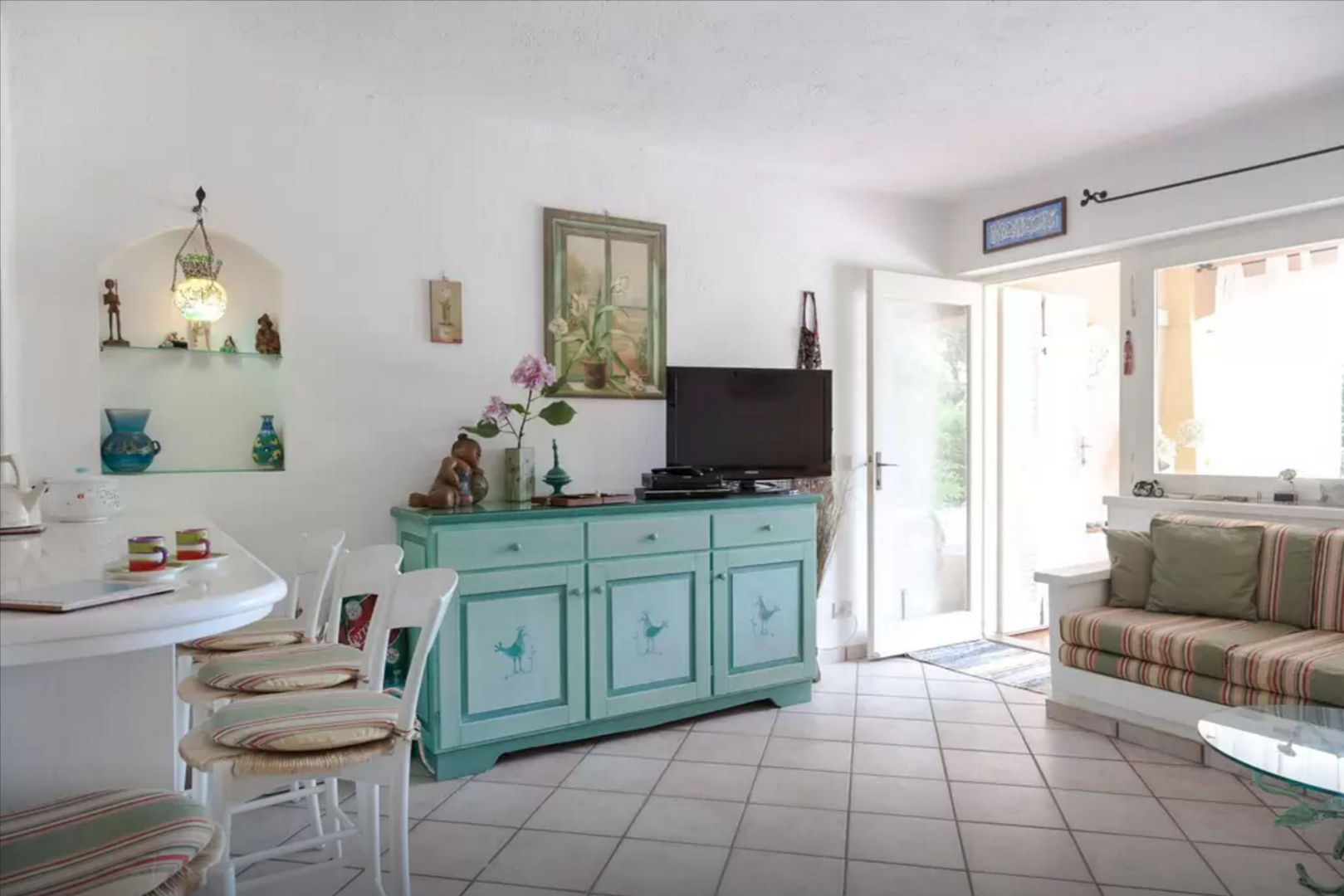 Mediterranean Villa in Sardinia, Tania Mariani Architecture & Interiors Tania Mariani Architecture & Interiors Mediterranean style living room Wood Wood effect