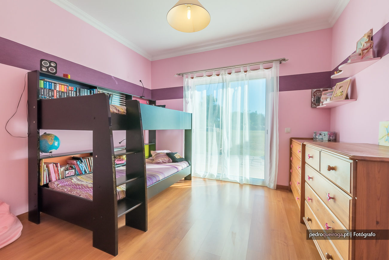 homify Modern nursery/kids room