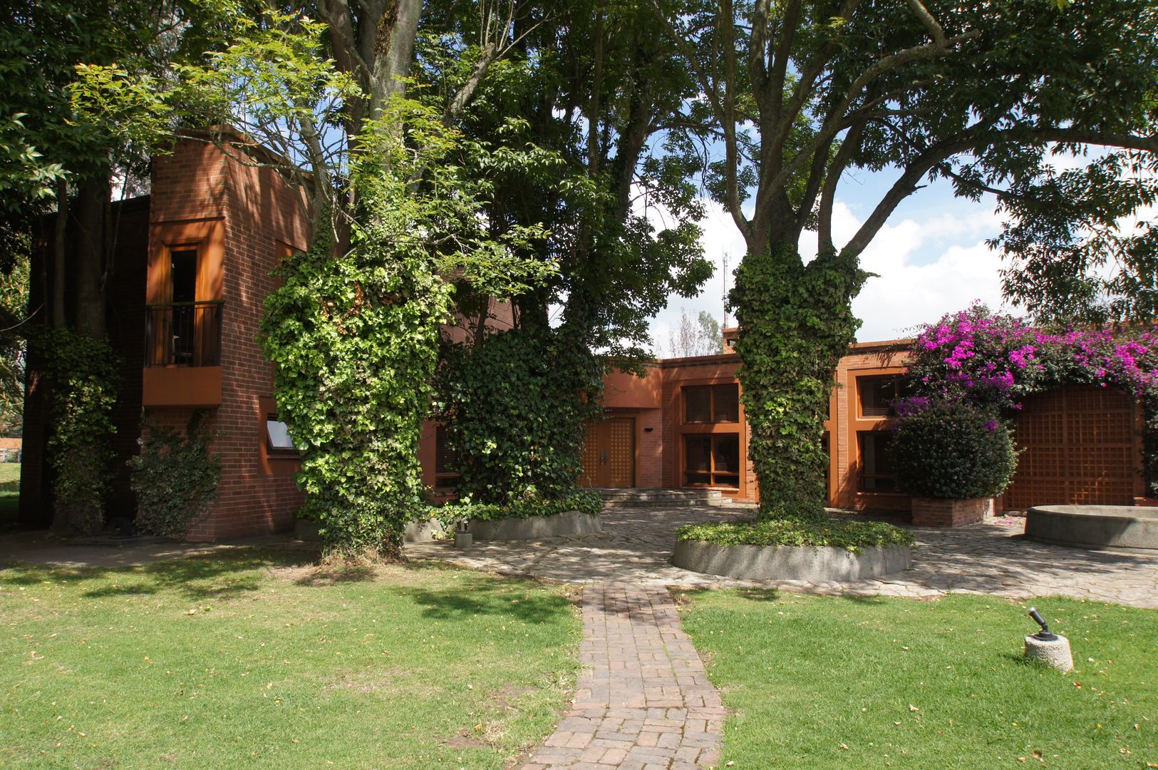 Vivienda Sandquist GRUPO CATA Casas de estilo ecléctico Madera Acabado en madera fachadas,puertas,exteriores,madera,casa,arquitectura,arquitecto,interiorismo,diseño,ventanas,casas,fachada