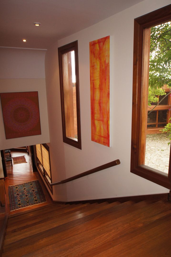 VIVIENDA SANDQUIST, GRUPO CATA GRUPO CATA Eclectic style corridor, hallway & stairs Wood Wood effect
