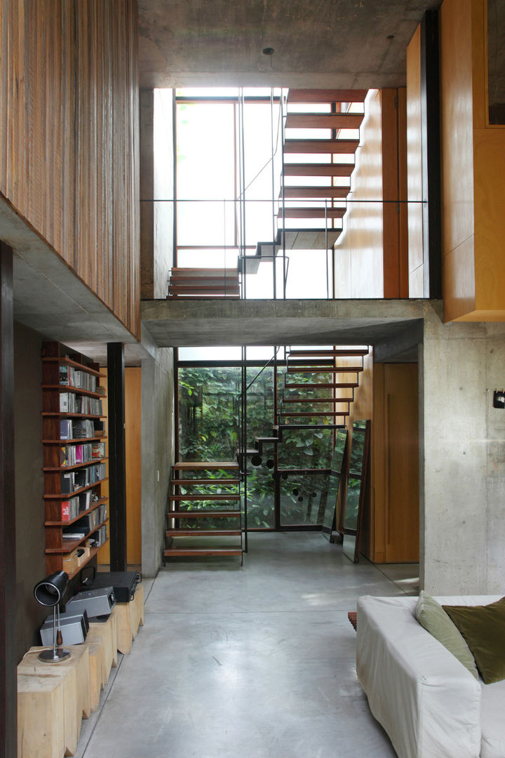 Casa OLIVOS, Arquitecto Alejandro Sticotti Arquitecto Alejandro Sticotti Country style corridor, hallway& stairs