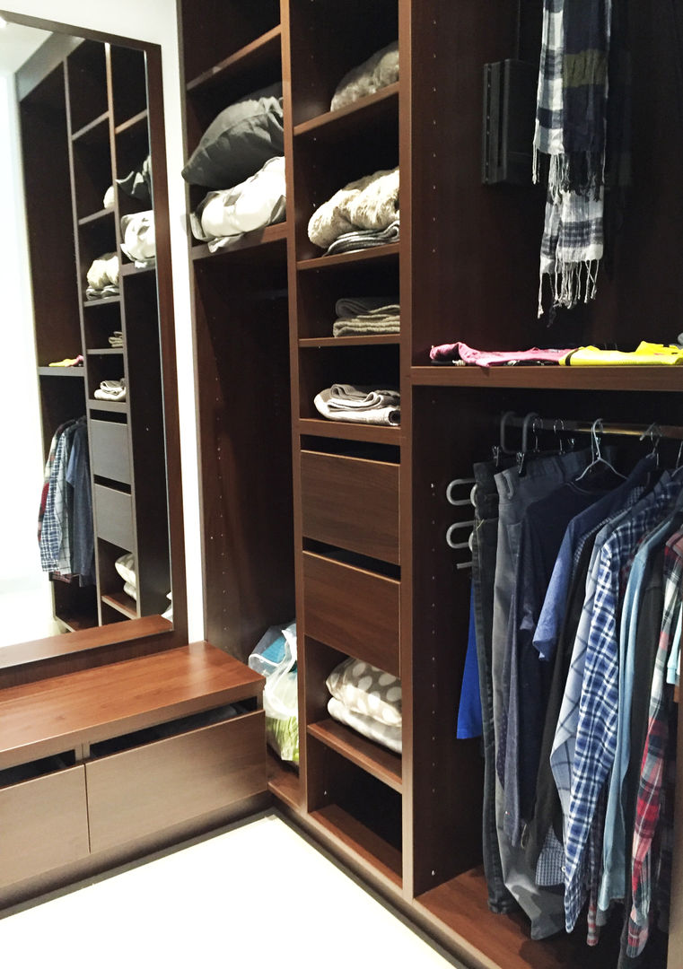 homify Closets de estilo moderno Madera Acabado en madera