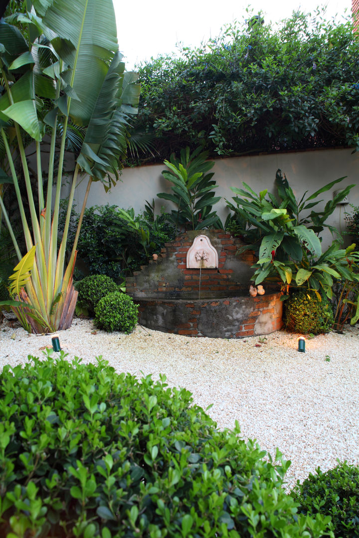 homify Tropical style garden