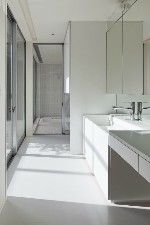 奈半利のコートハウス, 有限会社 橋本設計室 有限会社 橋本設計室 Modern style bathrooms