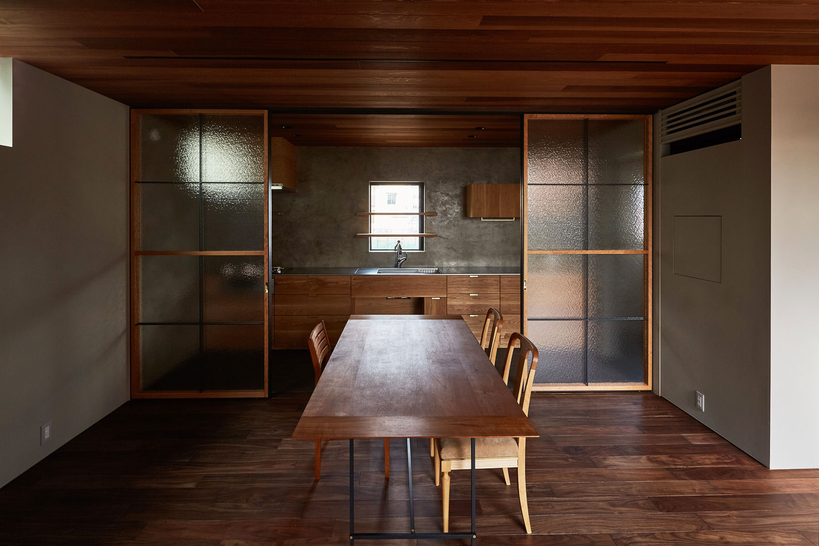 SHIMA, 武藤圭太郎建築設計事務所 武藤圭太郎建築設計事務所 Modern kitchen Solid Wood Multicolored