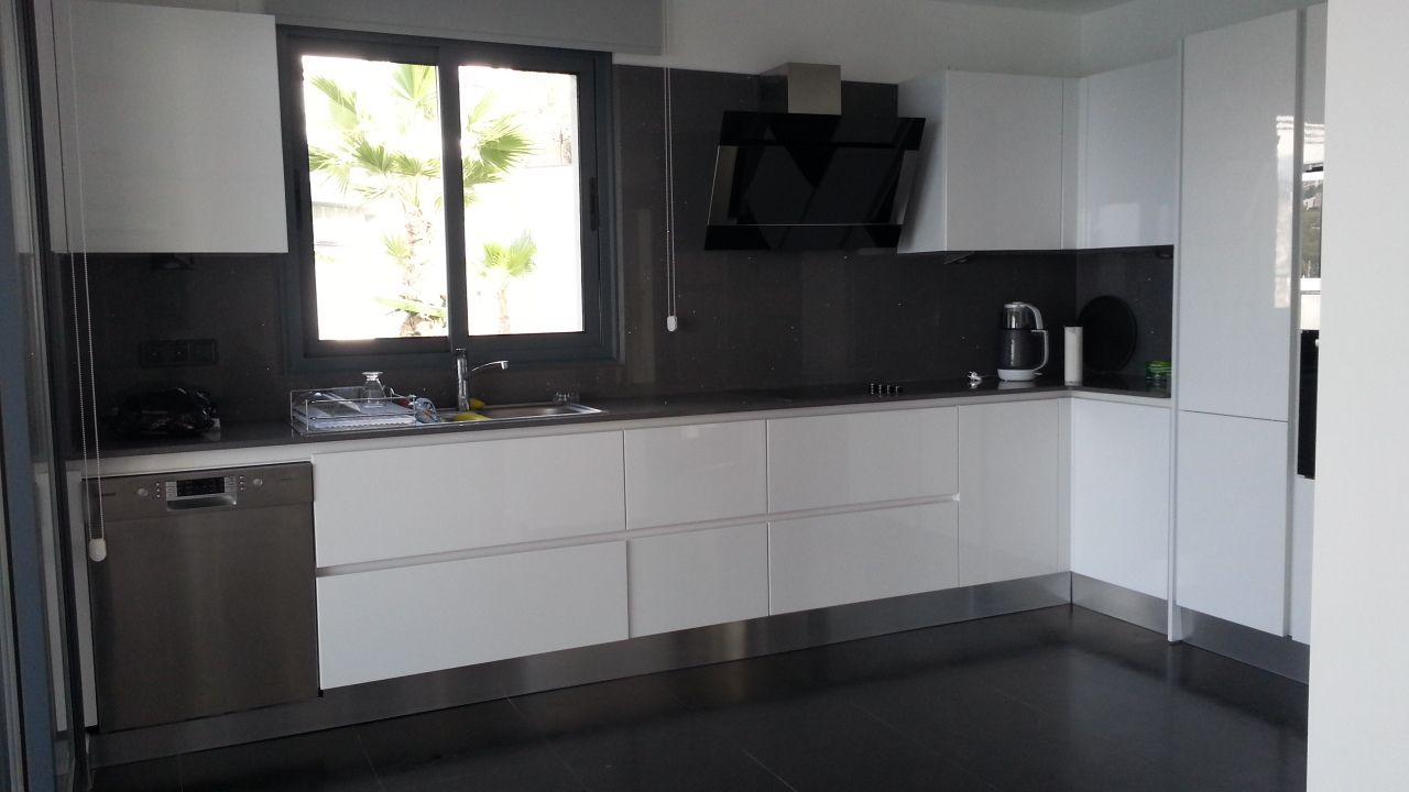 ON THE BEACH III / BODRUM, SAYTAS SABUNCUOGLU YAPI VE TIC.LTD.STI. SAYTAS SABUNCUOGLU YAPI VE TIC.LTD.STI. Modern kitchen