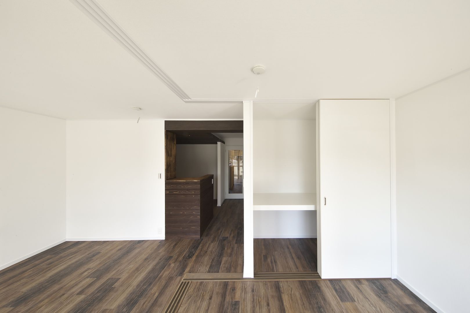 Rental apartment | renovation, FRCHIS,WORKS FRCHIS,WORKS Living room لکڑی Wood effect