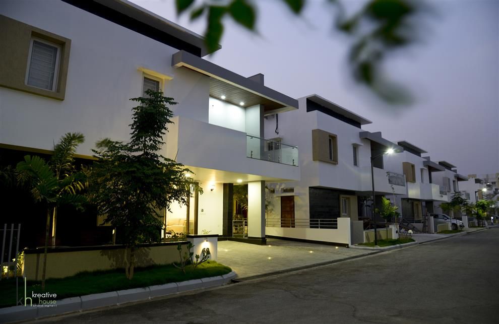 MODERN HOUSE WITH CLASSICAL TOUCH, KREATIVE HOUSE KREATIVE HOUSE Casas modernas Concreto