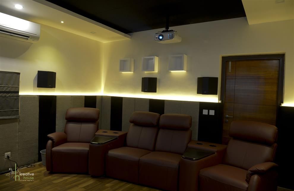 Home Theater KREATIVE HOUSE Media room Plywood