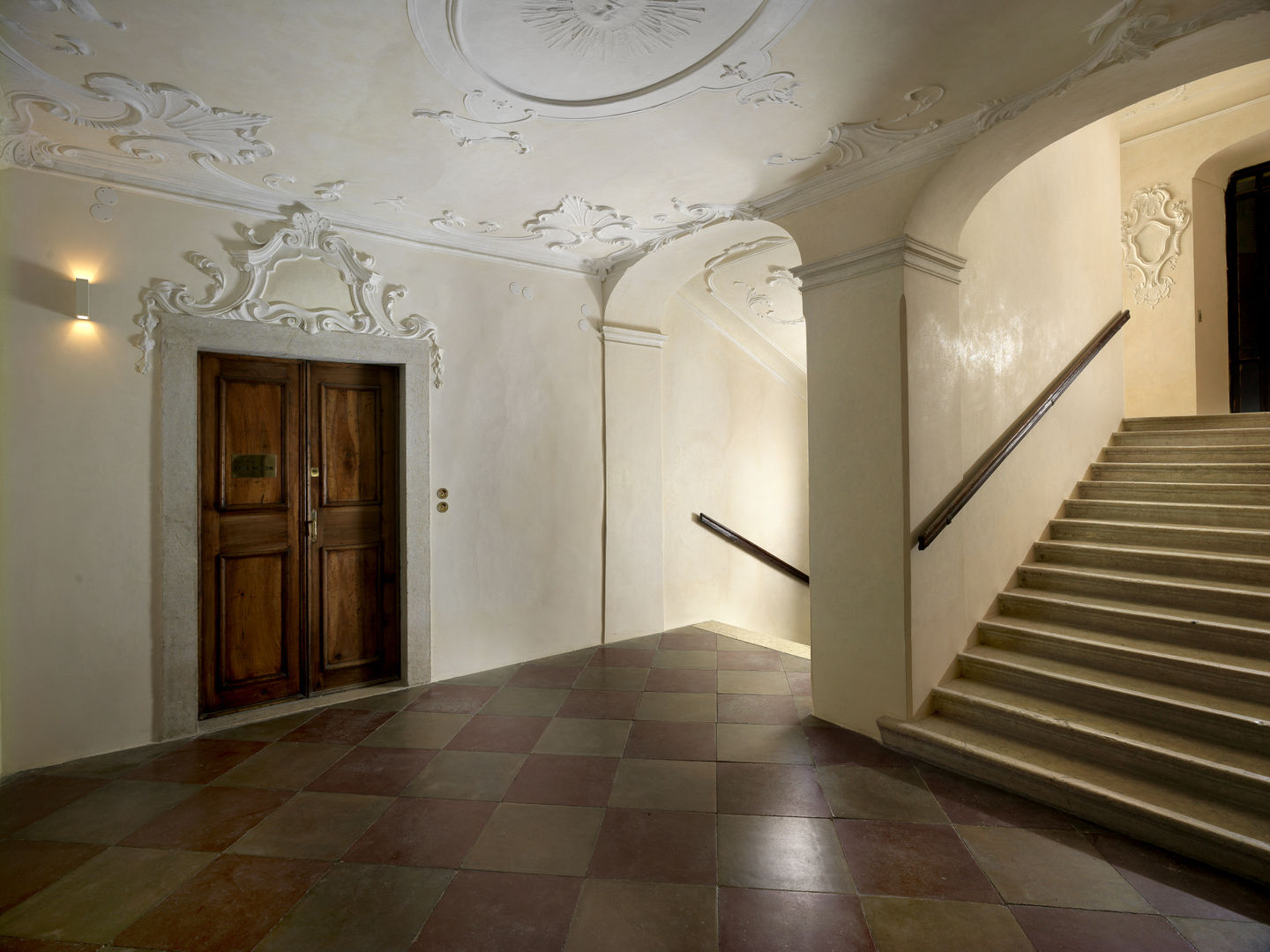 PALAZZO CANDELPERGHER, masetto snc masetto snc Classic style corridor, hallway and stairs