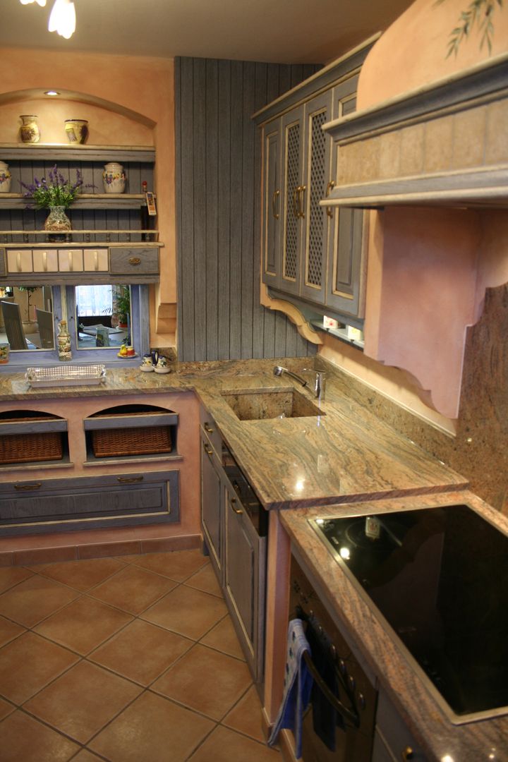 Mediterrane Landhausküche aus massiver Eiche, Villa Medici - Landhauskuechen aus Aschheim Villa Medici - Landhauskuechen aus Aschheim Kitchen Solid Wood Multicolored