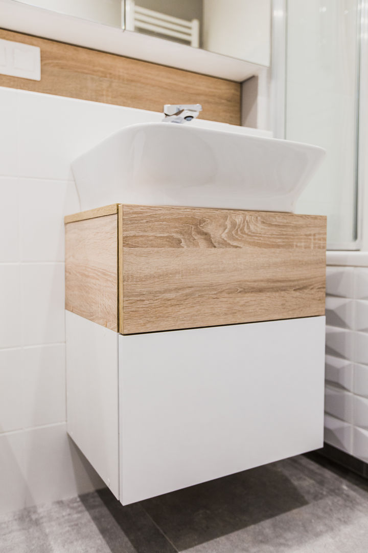 Wnętrze mieszkalne nowoczesne i pełne ciepła, ADM MEBLE ADM MEBLE Modern bathroom Wood Wood effect Shelves