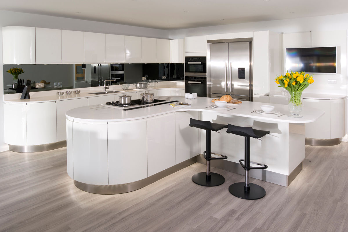 Urban Style curved gloss white kitchen homify 모던스타일 주방 Curved,Kitchen,handle-less,gloss white